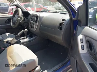 2006 Ford Escape XLT z VIN 1FMYU03146KB77722, wystawiony jako IAAI lot #42580276 z przebiegiem 135 660 mil mil oraz . Historia ofert i sprzedaży dostępna na DreamBid. Obrazek 5.