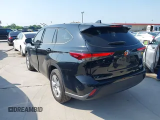 2021 Toyota Highlander L with VIN 5TDZZRAH5MS525595, listed as a IAAI auction lot 42050564 with 32,542 mi miles and . Bid and sale history available at DreamBid. Image 3.