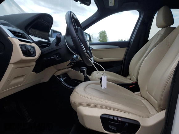2016 BMW X1 xDrive28i z VIN WBXHT3C37GP882189, wystawiony jako Copart lot #56983985 z przebiegiem 45 700 mil mil oraz Szkoda całkowita • Salvage title. Historia ofert i sprzedaży dostępna na DreamBid. Obrazek 7.