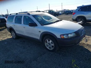 2004 Volvo V70 XC70 with VIN YV1SZ59H141157194, listed as a IAAI auction lot 41456693 with 160,057 mi miles. Bid and sale history available at carsss.com. Image 1.
