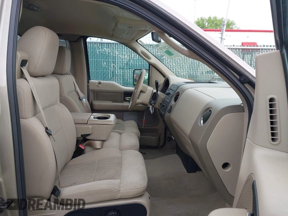 2004 Ford F-150 XL z VIN 1FTRF12W04NC41949, wystawiony jako IAAI lot #42251934 z przebiegiem Nie podano mil oraz . Historia ofert i sprzedaży dostępna na DreamBid. Obrazek 5.