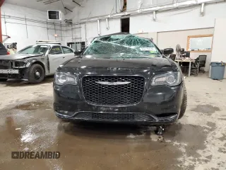 2017 Chrysler 300 S with VIN 2C3CCAGG6HH512600, listed as a Copart auction lot 84276494 with 105,554 mi miles and Salvage Title. Bid and sale history available at DreamBid. Image 5.