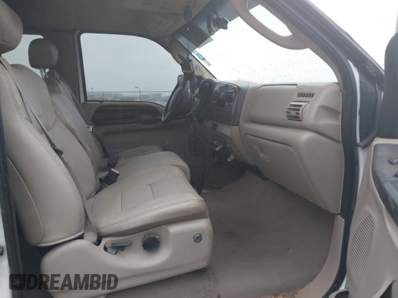 2007 Ford F-250 XL z VIN 1FTSX21P17EA71376, wystawiony jako IAAI lot #41729993 z przebiegiem 262 396 mil mil oraz . Historia ofert i sprzedaży dostępna na DreamBid. Obrazek 5.