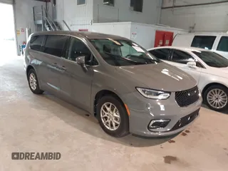 2023 Chrysler Pacifica Touring L z VIN 2C4RC1BG8PR581505, wystawiony jako IAAI lot #42427767 z przebiegiem 16 452 mil mil oraz . Historia ofert i sprzedaży dostępna na DreamBid. Obrazek 1.