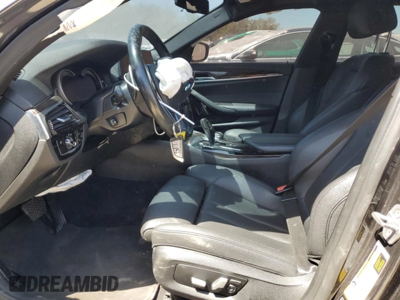 2018 BMW 5 Series 530i xDrive z VIN WBAJA7C50JG909279, wystawiony jako Copart lot #56416235 z przebiegiem Nie podano mil oraz Nie do naprawy • Non repairable. Historia ofert i sprzedaży dostępna na DreamBid. Obrazek 7.