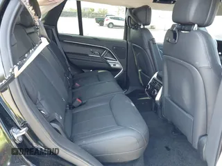 2025 Land Rover Range Rover SE z VIN SALKP9FU4SA281132, wystawiony jako IAAI lot #42116456 z przebiegiem 7 016 mil mil oraz . Historia ofert i sprzedaży dostępna na DreamBid. Obrazek 8.