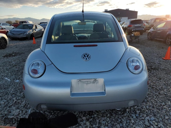2005 Volkswagen New Beetle Coupe GLS with VIN 3VWCR31C65M418142, listed as a Copart auction lot 78430224 with 22,127 mi miles and Salvage Title. Bid and sale history available at carsss.com. Image 6.