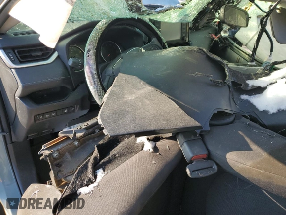 2019 Toyota RAV4 XLE with VIN JTMP1RFV5KD017214, listed as a Copart auction lot 88239775 with Not Provided miles and Salvage Title. Bid and sale history available at DreamBid. Image 8.