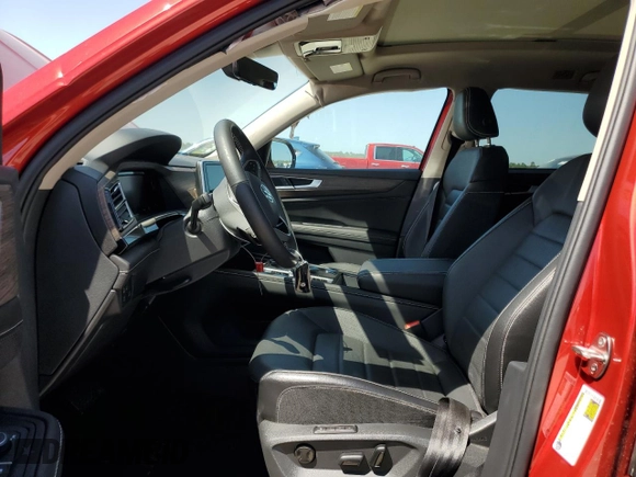 2024 Volkswagen Atlas SEL with VIN 1V2BR2CA3RC533646, listed as a Copart auction lot 52700135 with 10,498 mi miles and Salvage title. Bid and sale history available at DreamBid. Image 7.
