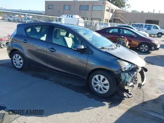 2014 Toyota Prius One z VIN JTDKDTB39E1085251, wystawiony jako IAAI lot #42300614 z przebiegiem 28 004 mil mil oraz . Historia ofert i sprzedaży dostępna na DreamBid. Obrazek 1.