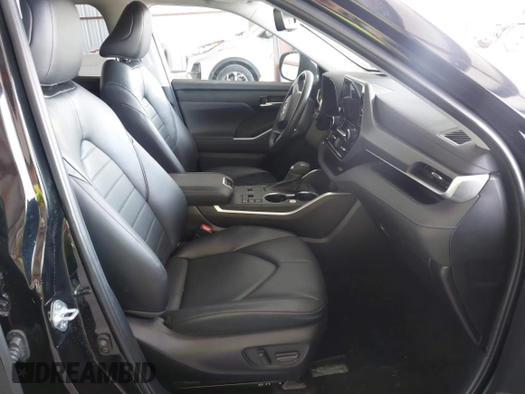 2023 Toyota Highlander L with VIN 5TDKDRAH8PS511517, listed as a IAAI auction lot 42303066 with 39,959 mi miles and . Bid and sale history available at DreamBid. Image 5.