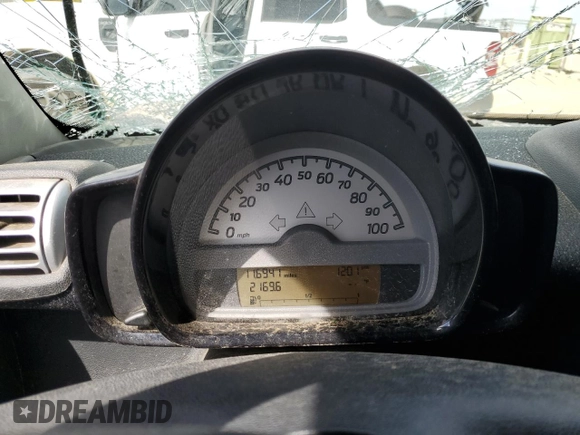 2010 Smart fortwo Pure z VIN WMEEJ3BA0AK344722, wystawiony jako Copart lot #47288785 z przebiegiem 116 941 mil mil oraz Szkoda całkowita • Salvage title. Historia ofert i sprzedaży dostępna na DreamBid. Obrazek 9.