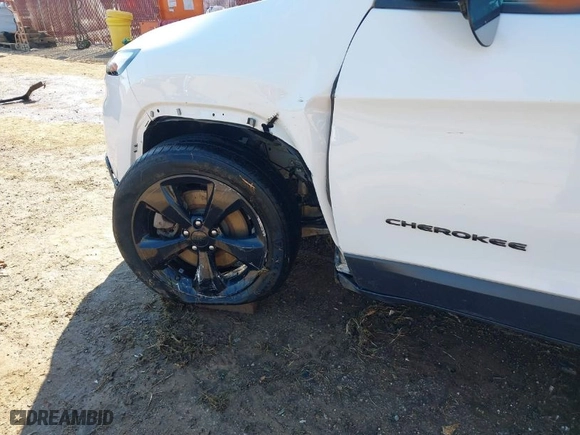 2017 Jeep Cherokee Sport with VIN 1C4PJLAB1HW572605, listed as a IAAI auction lot 41686507 with 170,914 mi miles. Bid and sale history available at carsss.com. Image 17.