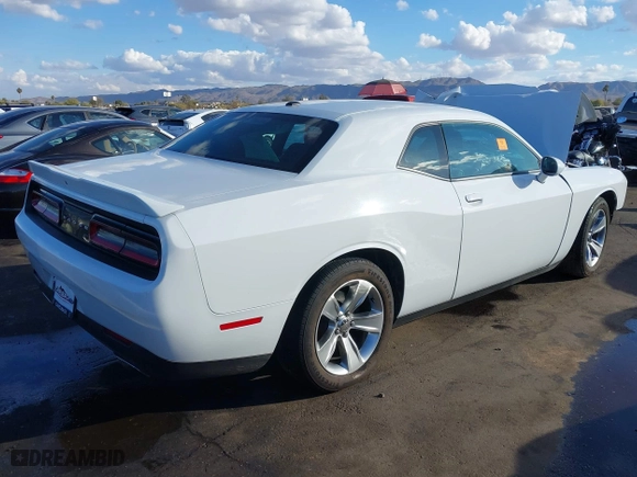 2021 Dodge Challenger SXT with VIN 2C3CDZAG5MH546901, listed as a IAAI auction lot 41447572 with 1 mi miles. Bid and sale history available at carsss.com. Image 4.