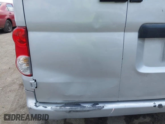2014 Nissan NV200 S z VIN 3N6CM0KN4EK691833, wystawiony jako IAAI lot #42421018 z przebiegiem 103 699 mil mil oraz . Historia ofert i sprzedaży dostępna na DreamBid. Obrazek 12.