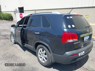 2012 Kia Sorento LX with VIN 5XYKTDA6XCG251259, listed as a IAAI auction lot 39861930 with Not Provided miles. Bid and sale history available at carsss.com. Image 3.