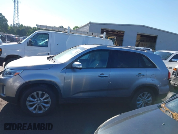 2015 Kia Sorento EX with VIN 5XYKU4A79FG628142, listed as a IAAI auction lot 42190773 with 153,707 mi miles. Bid and sale history available at carsss.com. Image 14.