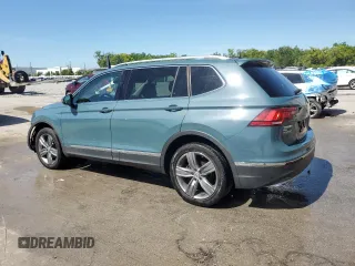 2020 Volkswagen Tiguan SE z VIN 3VV3B7AX7LM063594, wystawiony jako Copart lot #50394555 z przebiegiem 76 158 mil mil oraz Nie do naprawy • Non repairable. Historia ofert i sprzedaży dostępna na DreamBid. Obrazek 2.