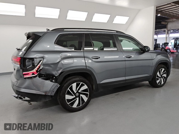2024 Volkswagen Atlas SE with VIN 1V2WR2CA4RC536380, listed as a Copart auction lot 57678825 with 35,361 mi miles and Clean title. Bid and sale history available at DreamBid. Image 3.