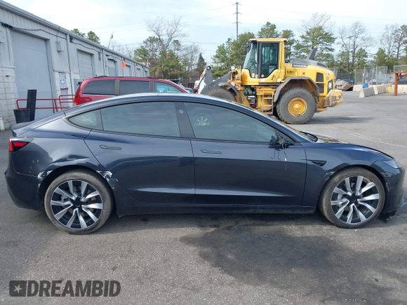 2024 Tesla Model 3 z VIN 5YJ3E1EA4RF742745, wystawiony jako IAAI lot #42085235 z przebiegiem 28 094 mil mil oraz . Historia ofert i sprzedaży dostępna na DreamBid. Obrazek 13.