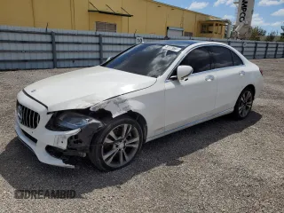 2016 Mercedes-Benz C 300 Luxury z VIN 55SWF4KB2GU175343, wystawiony jako Copart lot #51044775 z przebiegiem 123 120 mil mil oraz Czysty tytuł • Clean title. Historia ofert i sprzedaży dostępna na DreamBid. Obrazek 1.