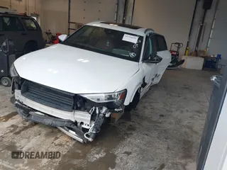 2019 Audi e-tron Premium Plus с VIN WA1LAAGE4KB023803, выставлен на аукционе IAAI как лот 42184693 с пробегом 30 746 миль миль и . История ставок и продаж доступна на DreamBid. Изображение 2.