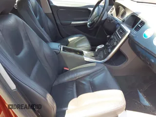 2013 Volvo S60 T5 z VIN YV1612FHXD1215492, wystawiony jako IAAI lot #42399165 z przebiegiem 205 023 mil mil oraz . Historia ofert i sprzedaży dostępna na DreamBid. Obrazek 5.