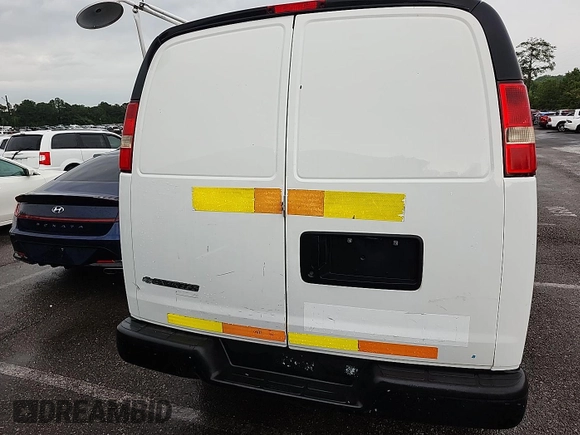 2012 Chevrolet Express Cargo z VIN 1GCWGFCAXC1173617, wystawiony jako IAAI lot #42561444 z przebiegiem 178 334 mil mil oraz . Historia ofert i sprzedaży dostępna na DreamBid. Obrazek 27.