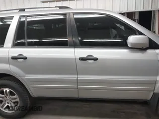 2005 Honda Pilot EX-L with VIN 5FNYF18575B064830, listed as a IAAI auction lot 41825259 with 250,467 mi miles. Bid and sale history available at carsss.com. Image 14.