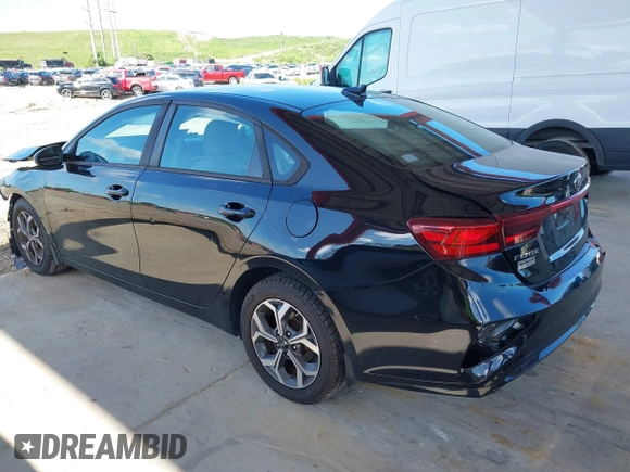 2019 Kia Forte LXS z VIN 3KPF24AD9KE060124, wystawiony jako IAAI lot #42594798 z przebiegiem 134 253 mil mil oraz . Historia ofert i sprzedaży dostępna na DreamBid. Obrazek 3.