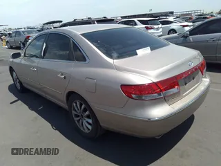 2006 Hyundai Azera SE z VIN KMHFC46F06A121839, wystawiony jako IAAI lot #37194434 z przebiegiem 169 698 mil mil oraz . Historia ofert i sprzedaży dostępna na DreamBid. Obrazek 3.