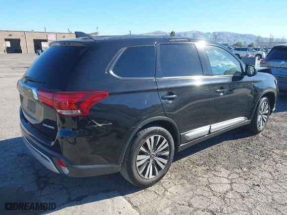 2019 Mitsubishi Outlander ES with VIN JA4AD2A36KZ017617, listed as a IAAI auction lot 41357728 with 252,811 mi miles. Bid and sale history available at carsss.com. Image 4.