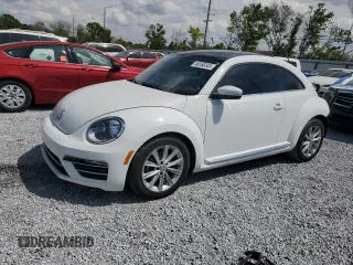 2018 Volkswagen Beetle SE with VIN 3VWJD7AT9JM701884, listed as a Copart auction lot 50260345 with 0 mi miles and Salvage Title. Bid and sale history available at carsss.com. Image 1.