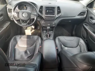 2019 Jeep Cherokee Trailhawk z VIN 1C4PJMBXXKD471338, wystawiony jako Copart lot #59880765 z przebiegiem 59 546 mil mil oraz Szkoda całkowita • Salvage title. Historia ofert i sprzedaży dostępna na DreamBid. Obrazek 8.