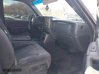 2000 Chevrolet Silverado 1500 LS with VIN 1GCEC19T9YZ220406, listed as a IAAI auction lot 41727419 with 185,131 mi miles. Bid and sale history available at carsss.com. Image 5.