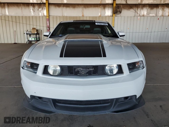 2011 Ford Mustang GT z VIN 1ZVBP8CF2B5107606, wystawiony jako Copart lot #61621395 z przebiegiem 144 648 mil mil oraz Czysty tytuł • Clean title. Historia ofert i sprzedaży dostępna na DreamBid. Obrazek 5.