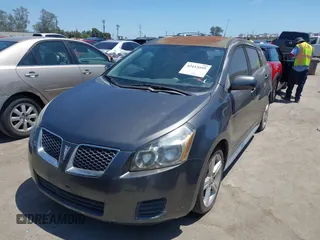 2009 Pontiac Vibe 1SB z VIN 5Y2SP67069Z402305, wystawiony jako IAAI lot #42415895 z przebiegiem 139 533 mil mil oraz . Historia ofert i sprzedaży dostępna na DreamBid. Obrazek 2.