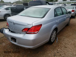 2005 Toyota Avalon XL z VIN 4T1BK36B95U044040, wystawiony jako Copart lot #59369691 z przebiegiem 111 373 mil mil oraz Szkoda całkowita • Salvage title. Historia ofert i sprzedaży dostępna na DreamBid. Obrazek 4.