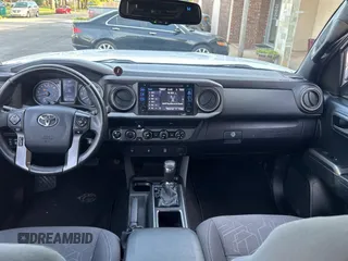 2017 Toyota Tacoma SR5 with VIN 5TFCZ5AN1HX116613, listed as a Copart auction lot 54272925 with 196,385 mi miles and Clean Title. Bid and sale history available at DreamBid. Image 9.