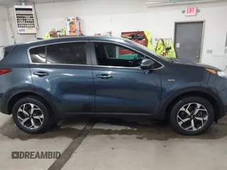 2020 Kia Sportage LX with VIN KNDPMCAC0L7761684, listed as a IAAI auction lot 41148380 with 39,265 mi miles. Bid and sale history available at carsss.com. Image 13.