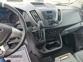 2018 Ford Transit z VIN 1FTYE1CM1JKB42288, wystawiony jako IAAI lot #42470473 z przebiegiem 116 959 mil mil oraz . Historia ofert i sprzedaży dostępna na DreamBid. Obrazek 1.
