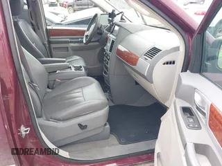2009 Chrysler Town & Country Touring with VIN 2A8HR54169R618640, listed as a IAAI auction lot 42210905 with 227,420 mi miles and . Bid and sale history available at DreamBid. Image 5.