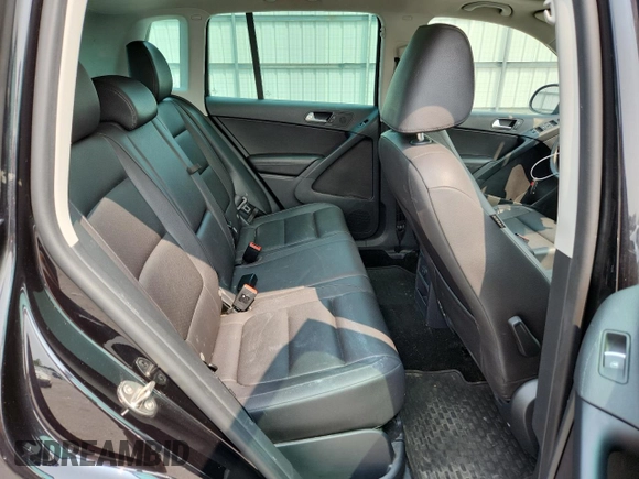 2016 Volkswagen Tiguan S z VIN WVGAV7AX8GW561222, wystawiony jako Copart lot #59292375 z przebiegiem 112 174 mil mil oraz Szkoda całkowita • Salvage title. Historia ofert i sprzedaży dostępna na DreamBid. Obrazek 10.