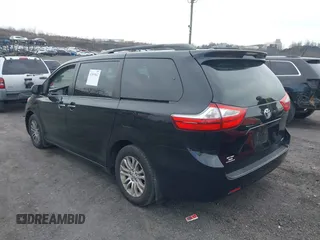 2017 Toyota Sienna XLE Auto Access Seat with VIN 5TDYZ3DC4HS886380, listed as a IAAI auction lot 41819662 with 382,793 mi miles. Bid and sale history available at carsss.com. Image 3.