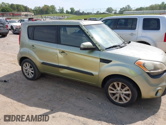 2013 Kia Soul + z VIN KNDJT2A6XD7486937, wystawiony jako IAAI lot #42087302 z przebiegiem 296 951 mil mil oraz . Historia ofert i sprzedaży dostępna na DreamBid. Obrazek 6.