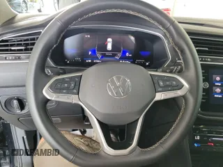 2024 Volkswagen Tiguan SE с VIN 3VV3B7AX0RM097417, выставлен на аукционе IAAI как лот 42850740 с пробегом 27 759 миль миль и . История ставок и продаж доступна на DreamBid. Изображение 25.