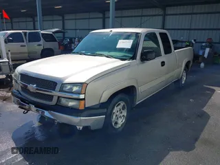 2004 Chevrolet Silverado 1500 LS with VIN 2GCEC19V041298867, listed as a IAAI auction lot 42069312 with 322,484 mi miles. Bid and sale history available at carsss.com. Image 2.