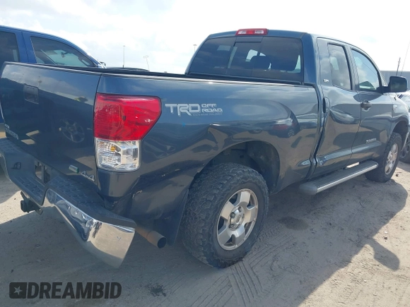 2010 Toyota Tundra z VIN 5TFUW5F13AX138105, wystawiony jako IAAI lot #41499018 z przebiegiem 295 414 mil mil oraz . Historia ofert i sprzedaży dostępna na DreamBid. Obrazek 4.