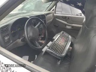 2002 GMC Sonoma SL z VIN 1GTCS145728219657, wystawiony jako Copart lot #85582124 z przebiegiem Nie podano mil oraz Szkody całkowita. Historia ofert i sprzedaży dostępna na DreamBid. Obrazek 8.