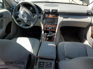 2005 Mercedes-Benz C 240 с VIN WDBRF81J75F705005, выставлен на аукционе Copart как лот 61305545 с пробегом 100 541 миль миль и Списание • Salvage title. История ставок и продаж доступна на DreamBid. Изображение 8.